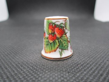 Sběratelský náprstek - TCC Chelsea Porcelain England - Child´s - dětský v. 2,2cm