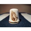 Sběratelský náprstek - TCC Prinknash Pottery England - Hands of Prayer 1995