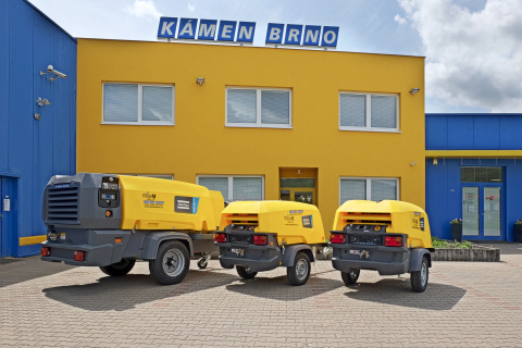 Mobilní kompresory u prodejny Kámen Brno