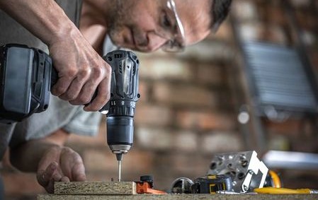 Jak vrtat do lamina bez vyštípnutí