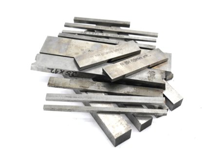 Polotovar na výrobu nožů z rychlořezné oceli RADECO - pravidelný lichoběžníkový průřez