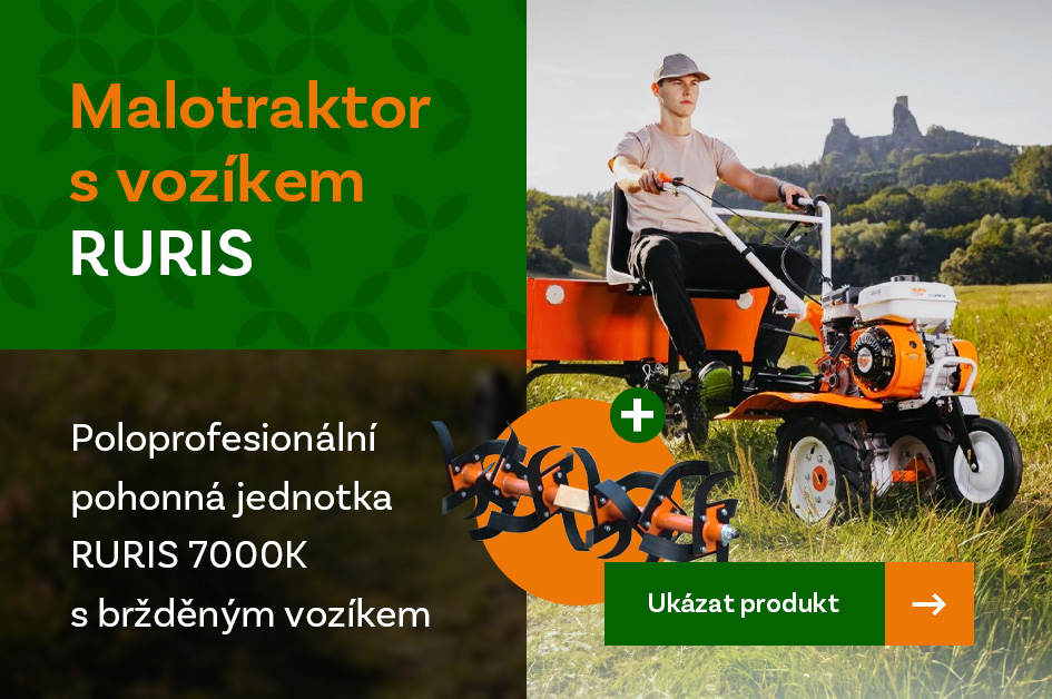 traktor s vozíkem v akci
