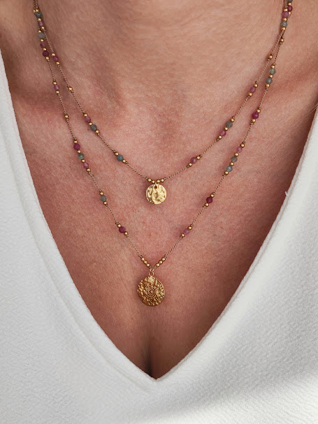 Provázkové náhrdelníky