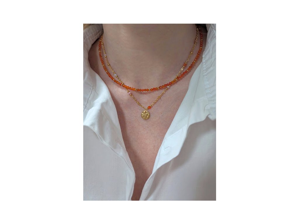 Řetízky s broušenými minerály a medailony