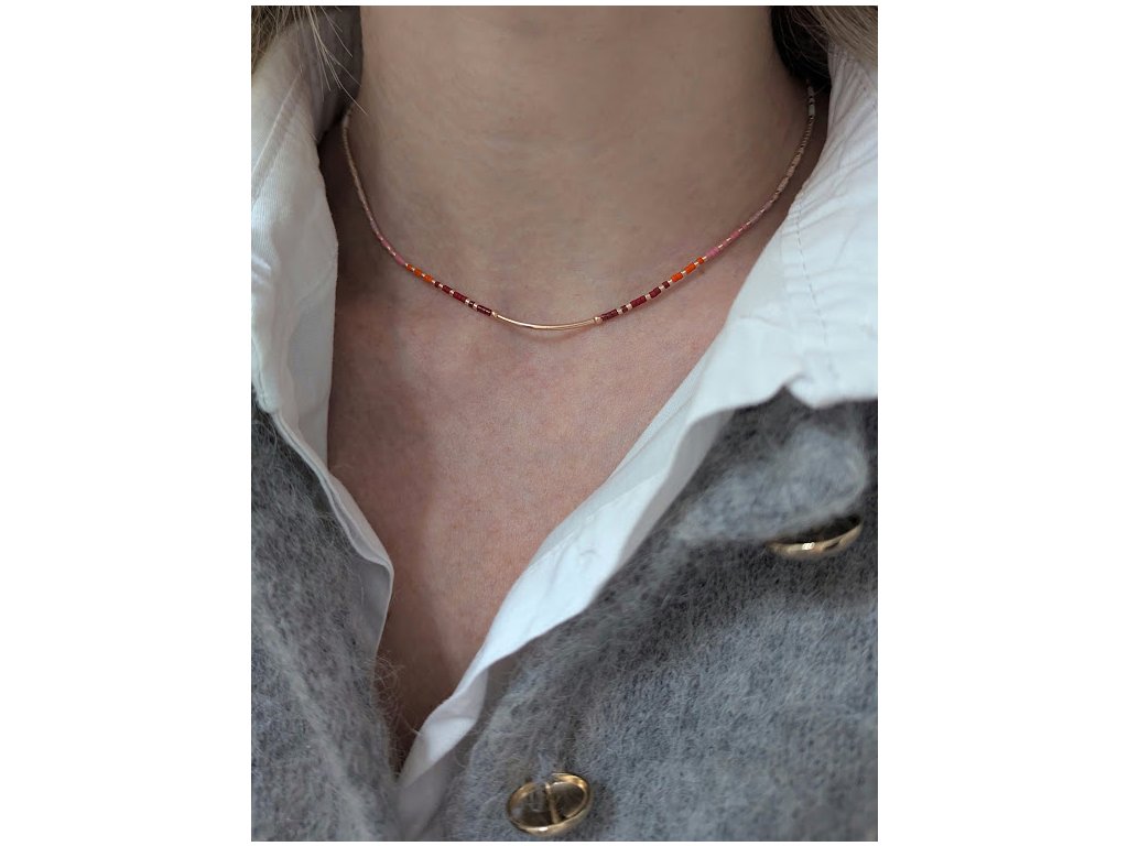 Chokery z japonských korálků