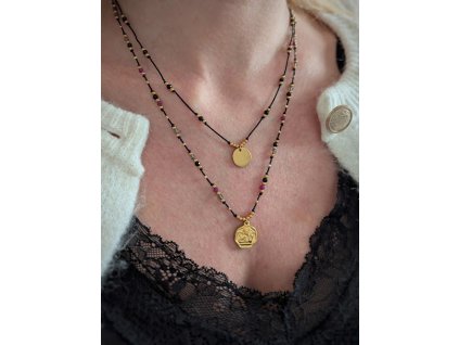 Náhrdelníky z hedvábného provázku s broušeným černým spinelem a andělíčkem