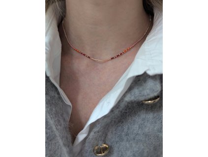 Chokery z japonských korálků