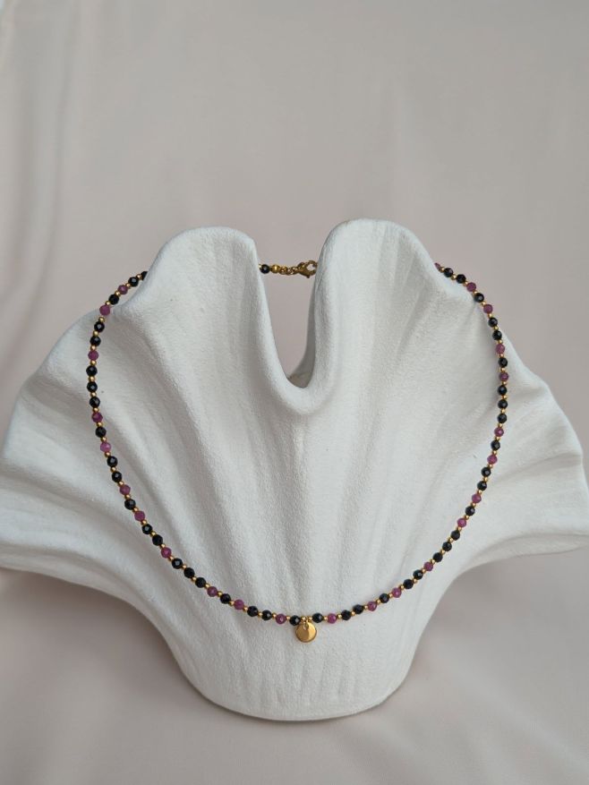 Choker z broušeného rubínu a spinelu s doplňky z pozlacené šperkařské oceli na přání 590,- #choker #chokerzmineralu...