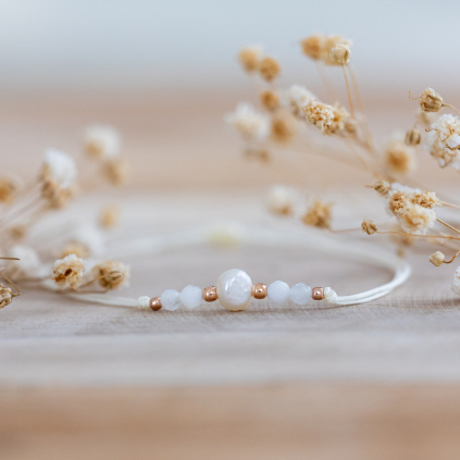 naramek z prirodnich mineralu mesicni kamen perla stribro rosegold