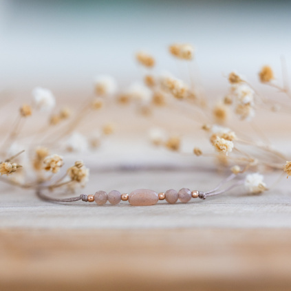 naramek z prirodnich mineralu slunecni kamen rosegold