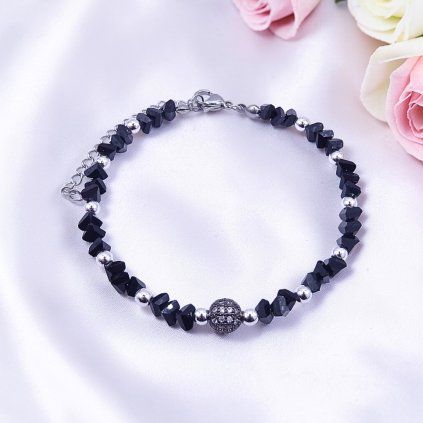 AURA – Noir Elegance