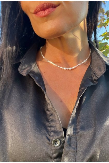 Dámský náhrdelník  z minerálů - Křišťál 3mm, Říční perly 5-6mm a 3-4mm, růžová perleť 2mm, Howlit 2,5mm