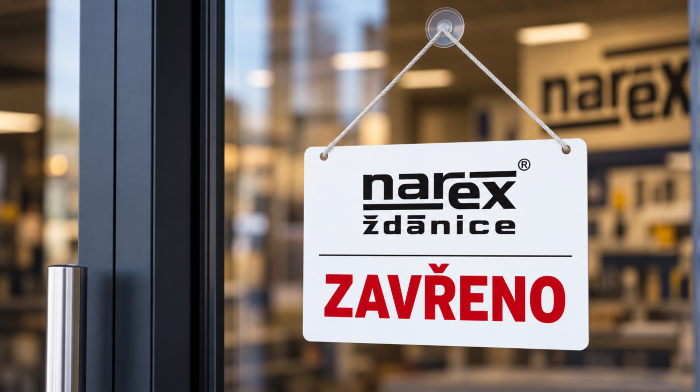 Cedule Zavřeno na dveřích prodejny NAREX Ždánice