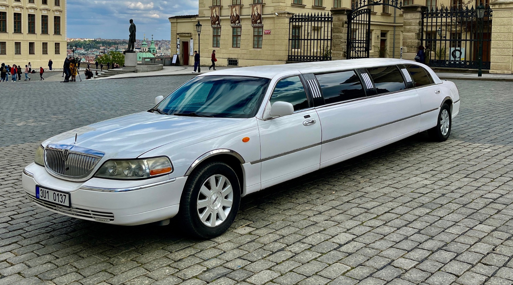 Lincoln Town Car 120 bílá
