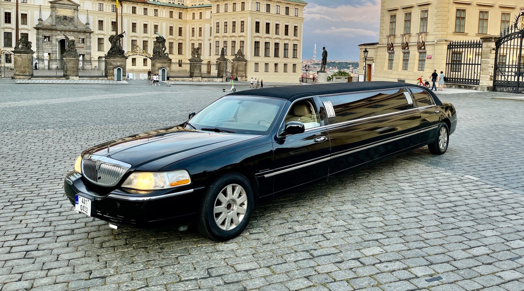 Lincoln Town Car 120 černá
