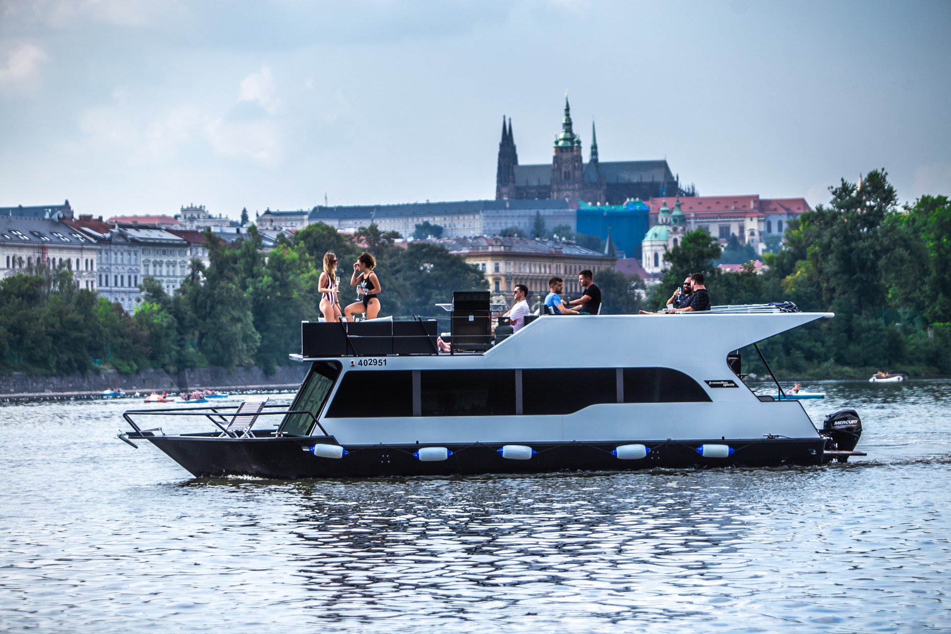 Yachtboat Praha