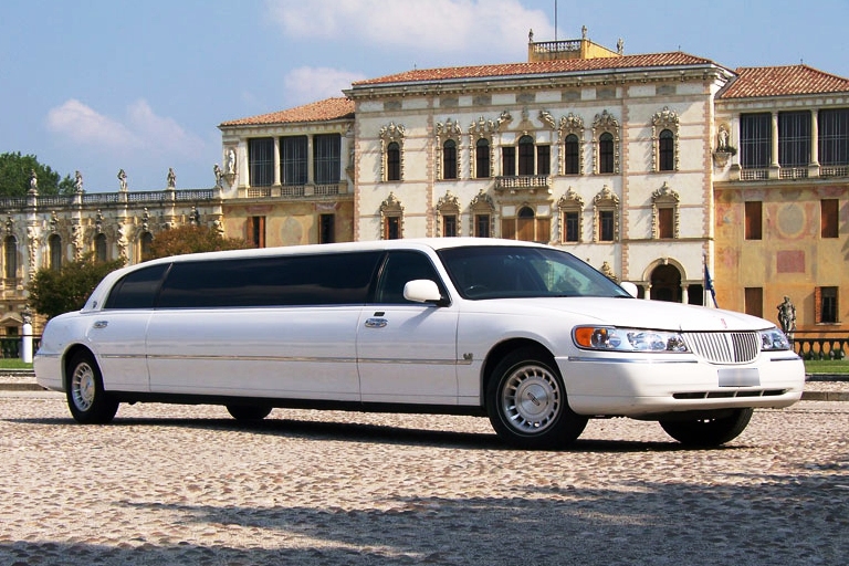 Lincoln Town Car CW White