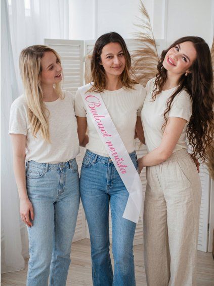 serpa bila ruzovy text