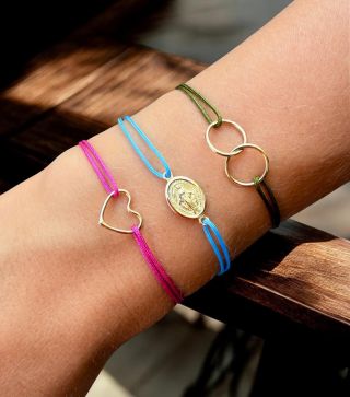✨ Jednoduchost, která nikdy nevyjde z módy. ✨ Naše dámské simple náramky s komponenty ze 14k zlata jsou navrženy tak, aby...