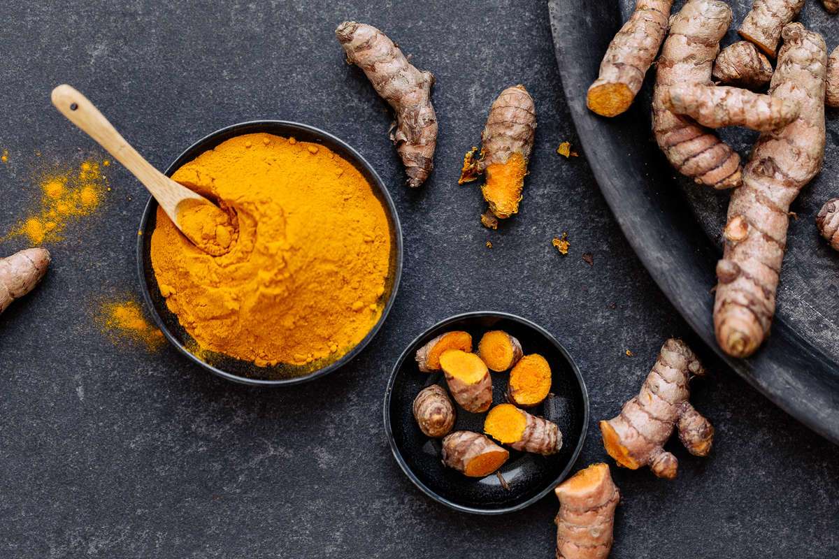 Kurkuma (Curcuma longa): zlatá koření s tisíciletou tradicí