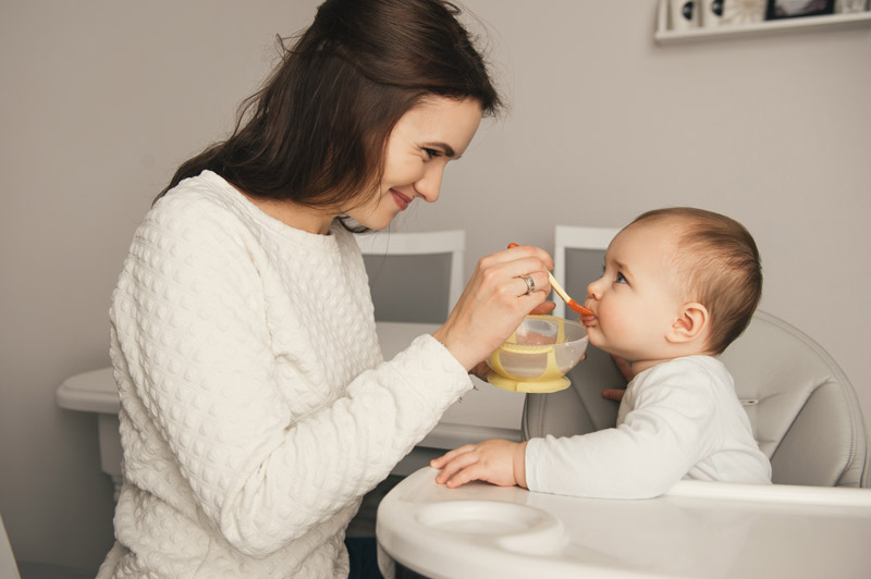 Začínáme s příkrmy aneb co by měla maminka vědět o výživě dítěte