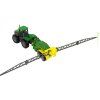 55305 2 zeleny zemedelsky traktor s postrikovacem