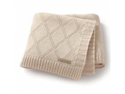 Jemná pletená bavlněná deka pro miminka v béžové barvě Hypoalergenní, prodyšná a ideální do kočárku i postýlky. Perfektní dárek pro novorozence
