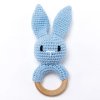 háčkované chrastítko zajíček modrý pro miminka a malé děti