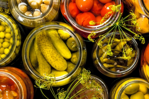 Kdy se co zavařuje? Praktický průvodce zavařovací sezónou měsíc po měsíci