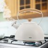 Čajník s píšťalou WHITELINE 2,9 l bílý