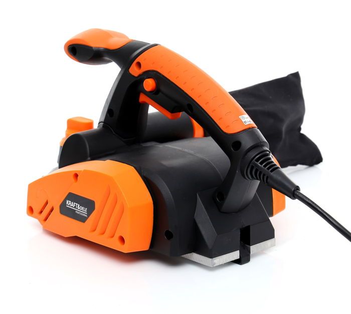 Elektrický hoblík KD1681 – pohled zboku