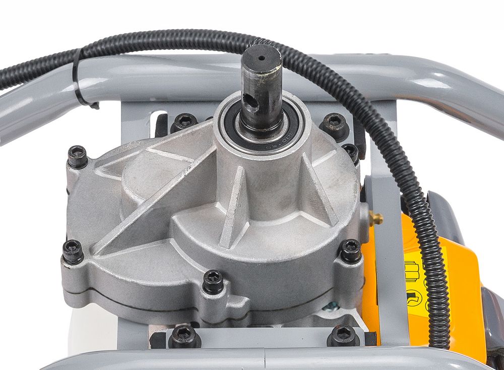 Benzínová vrtací souprava Powermat PM-SWG-600N-3W – nasazení v terénu