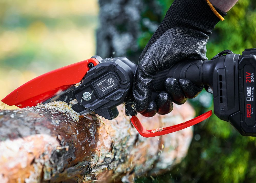 Akumulátorová řetězová pila Red Technic RTMPA0064 – detail lišty