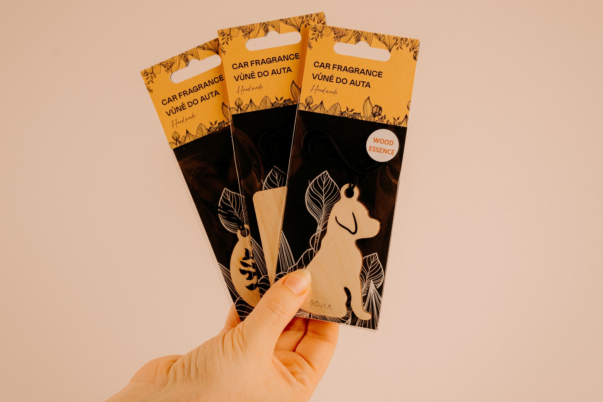 Dřevěné vůně do aut: Péče, kterou cítíte každý den