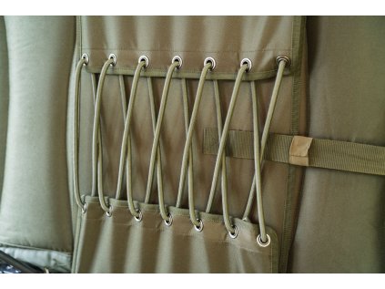 Lehátko pro mladé rybáře Indulgence 4 Leg Junior Sleep System Camo  Pohodlné junior lehátko se spacákem pro mladé kapraře – 4sezónní a kompaktní