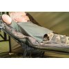 Lehátko pro mladé rybáře Indulgence 4 Leg Junior Sleep System Camo  Pohodlné junior lehátko se spacákem pro mladé kapraře – 4sezónní a kompaktní