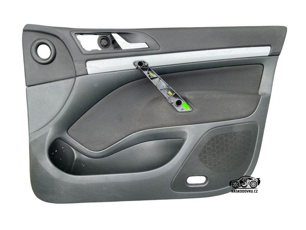 Výplň dveří , tapecírunk přední pravý lišta stříbrná , Škoda Octavia II , Octavia 2  