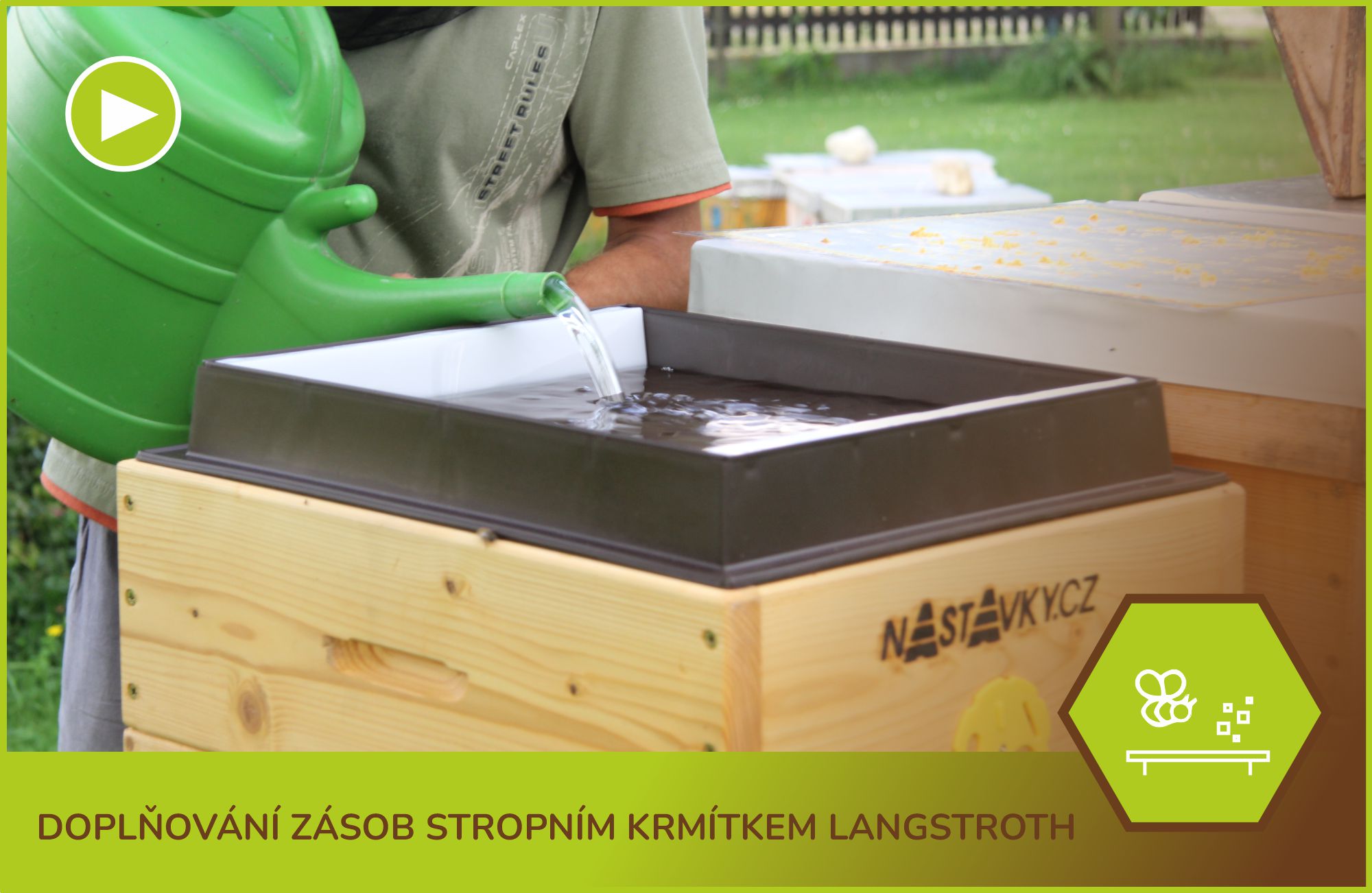 Doplňování zásob stropním krmítkem Langstroth