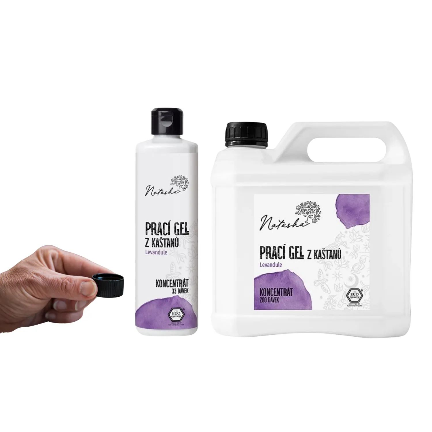 Uzávěr s dávkou gelu vedle lahve 500 ml a kanystru 3 l