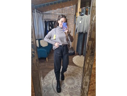 Svetřík se stojáčkem