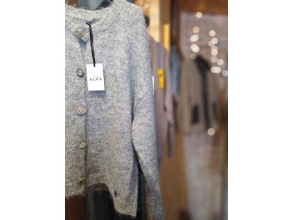 Svetřík s ozdobnými knoflíčky