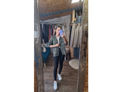 Košile s vyšíváním