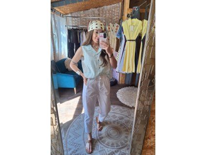 Vestička s límečkem