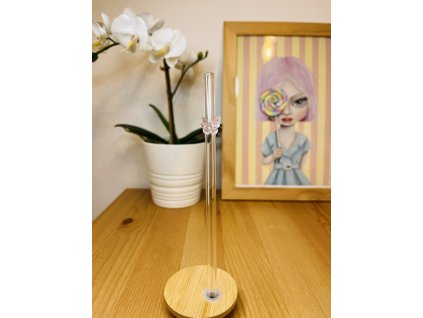 Skleněné brčko s růžovým motýlkem