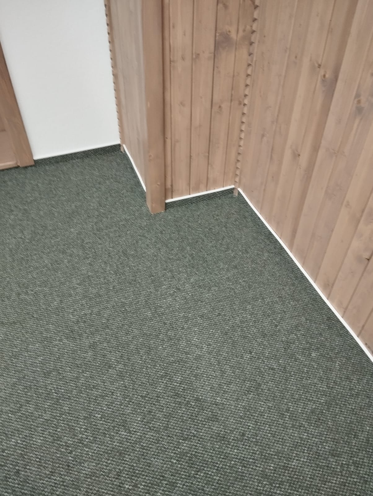 Pokrovec-v-miestnosti