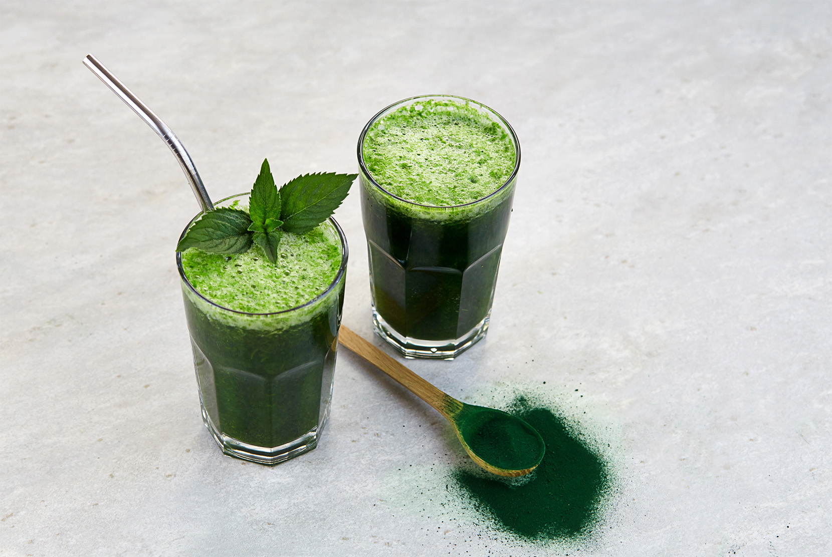 chlorella-smothie-dva-pohare-prasok
