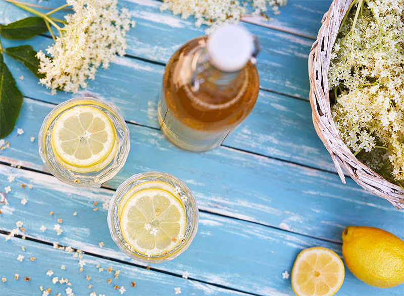 Jak zrobić syrop z bzu, który działa dobroczynnie na ciało i duszę?