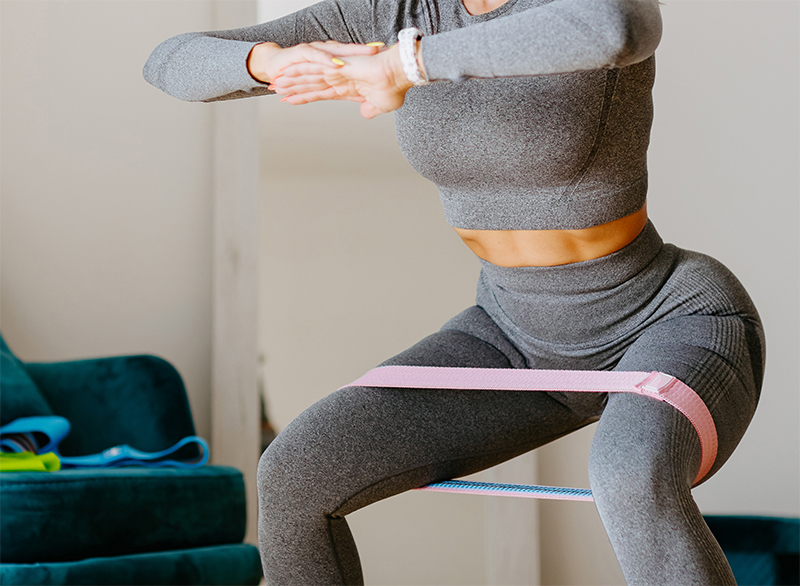 Gumy oporowe na pośladki i uda: Ćwiczenia, które naprawdę działają