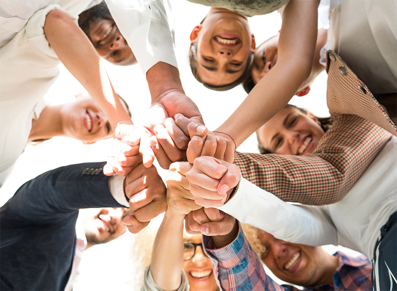 Siła wspólnoty: w jaki sposób więzi społeczne kształtują nasze zdrowie i długowieczność?