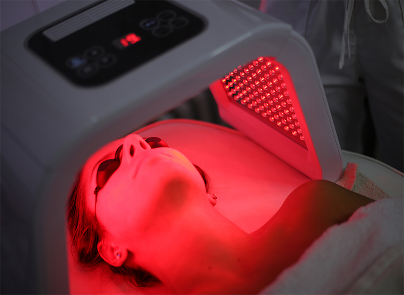 Červené svetlo: Ako nám môže pomôcť v každodennom živote a zdraví?